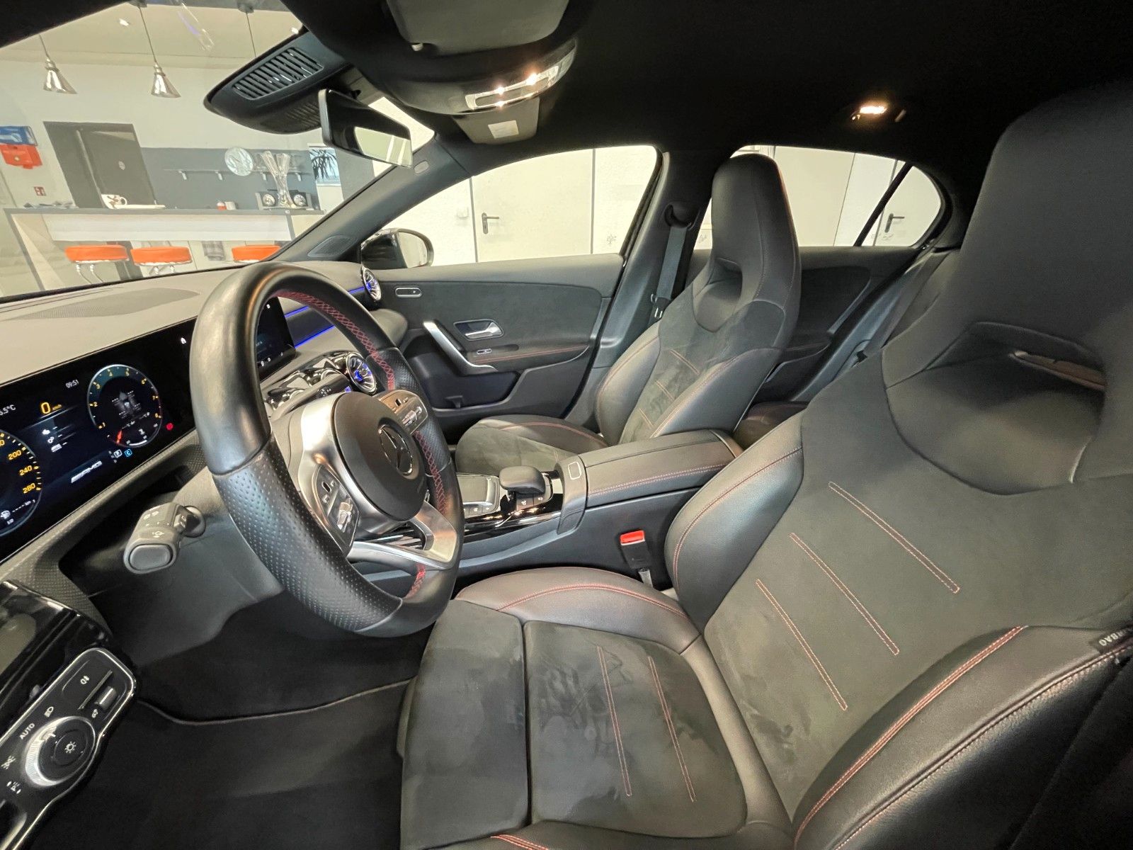 Fahrzeugabbildung Mercedes-Benz A 35 AMG 4Matic*Night-Paket*1.Hand*LED