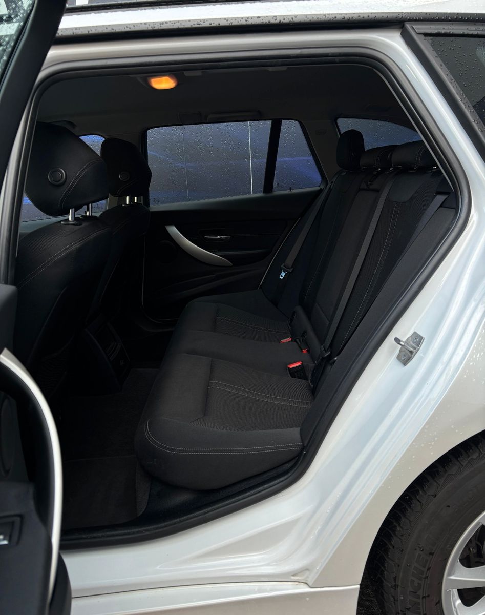 Fahrzeugabbildung BMW 320 3 Touring 320 d Advantage