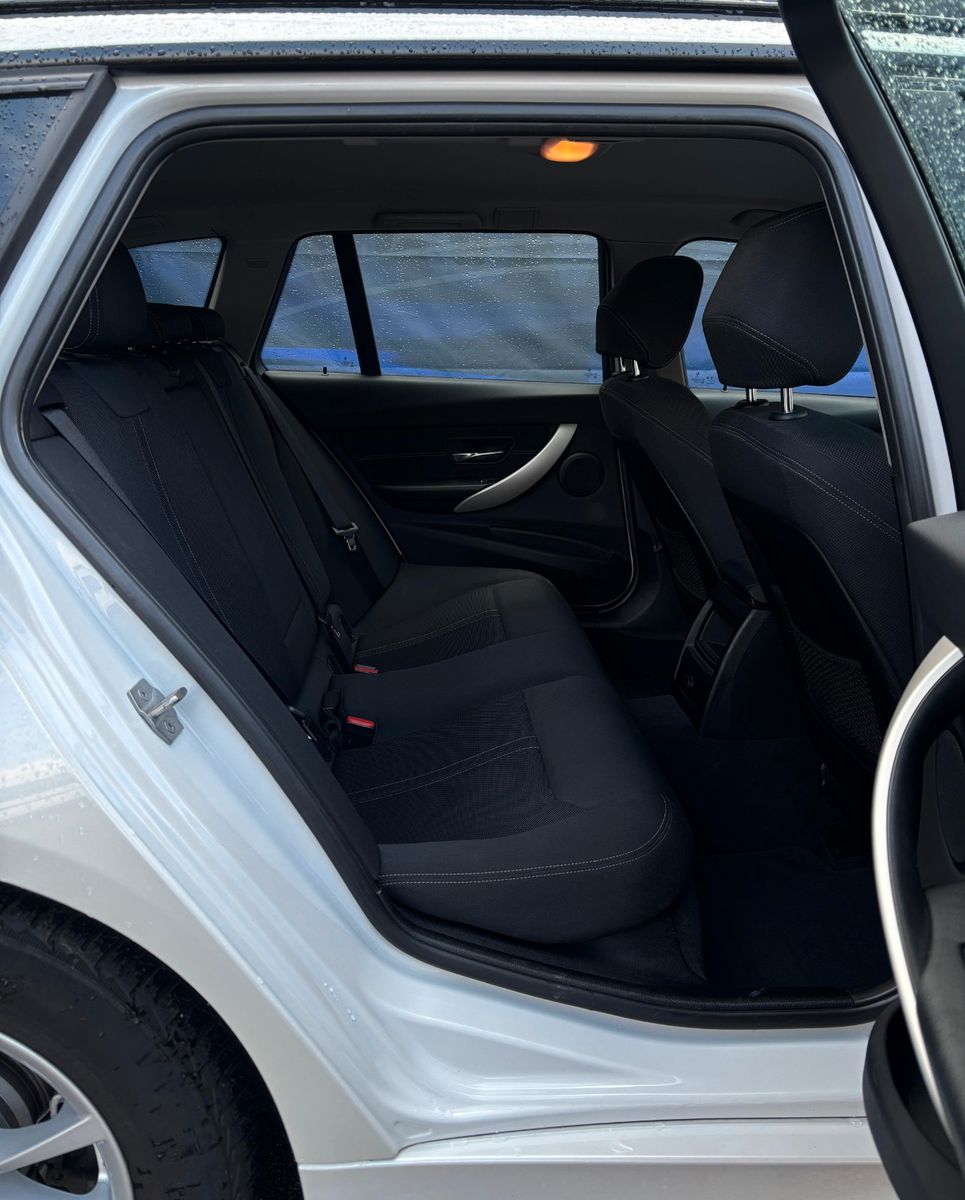 Fahrzeugabbildung BMW 320 3 Touring 320 d Advantage