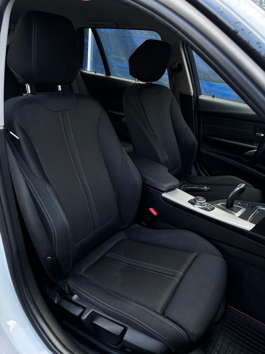 Fahrzeugabbildung BMW 320 3 Touring 320 d Advantage