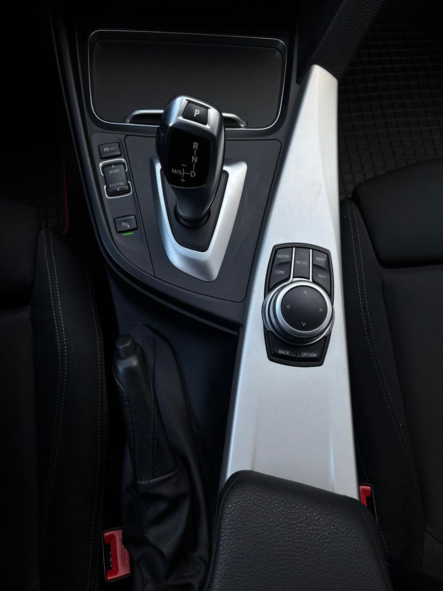 Fahrzeugabbildung BMW 320 3 Touring 320 d Advantage