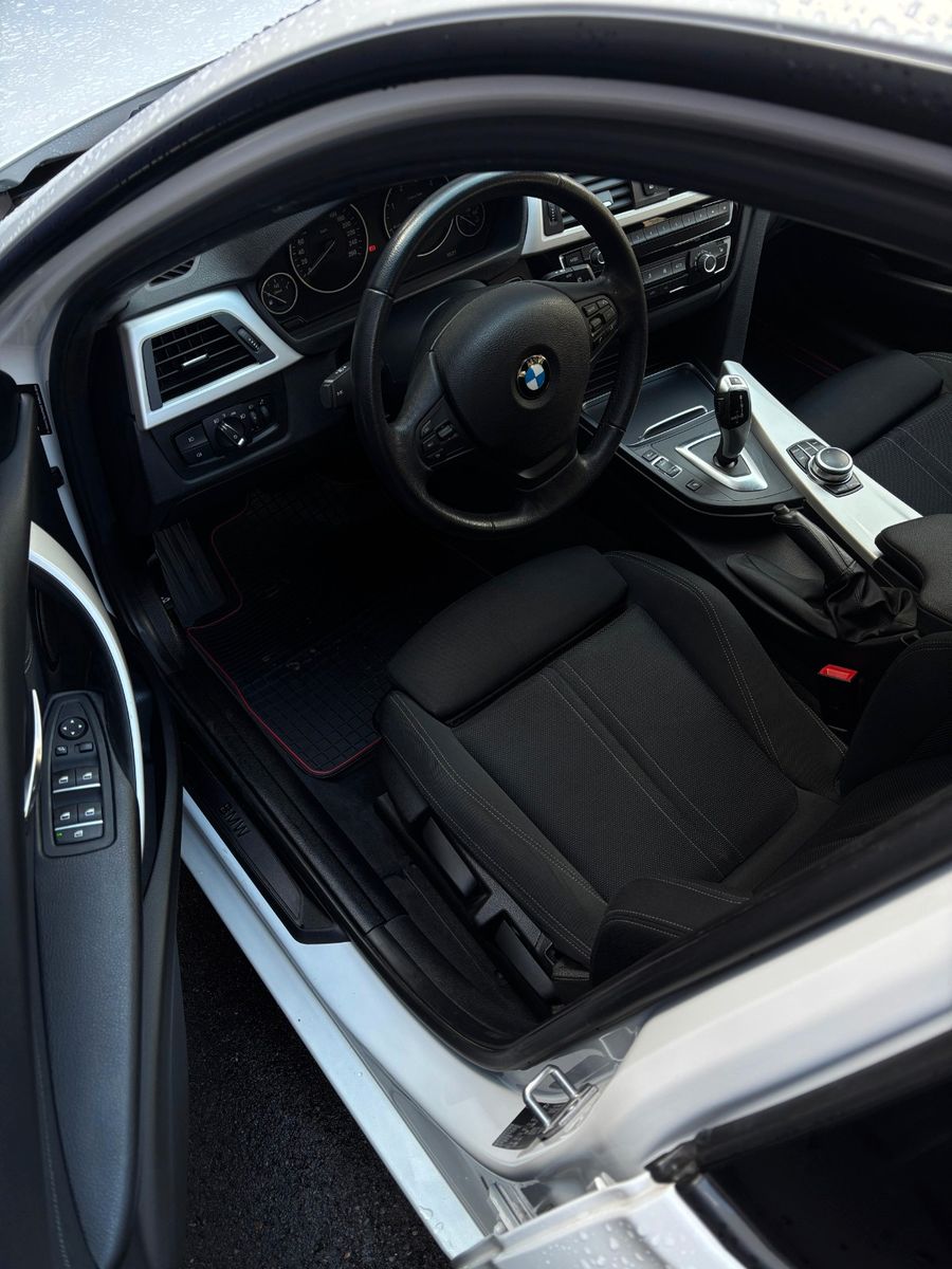 Fahrzeugabbildung BMW 320 3 Touring 320 d Advantage