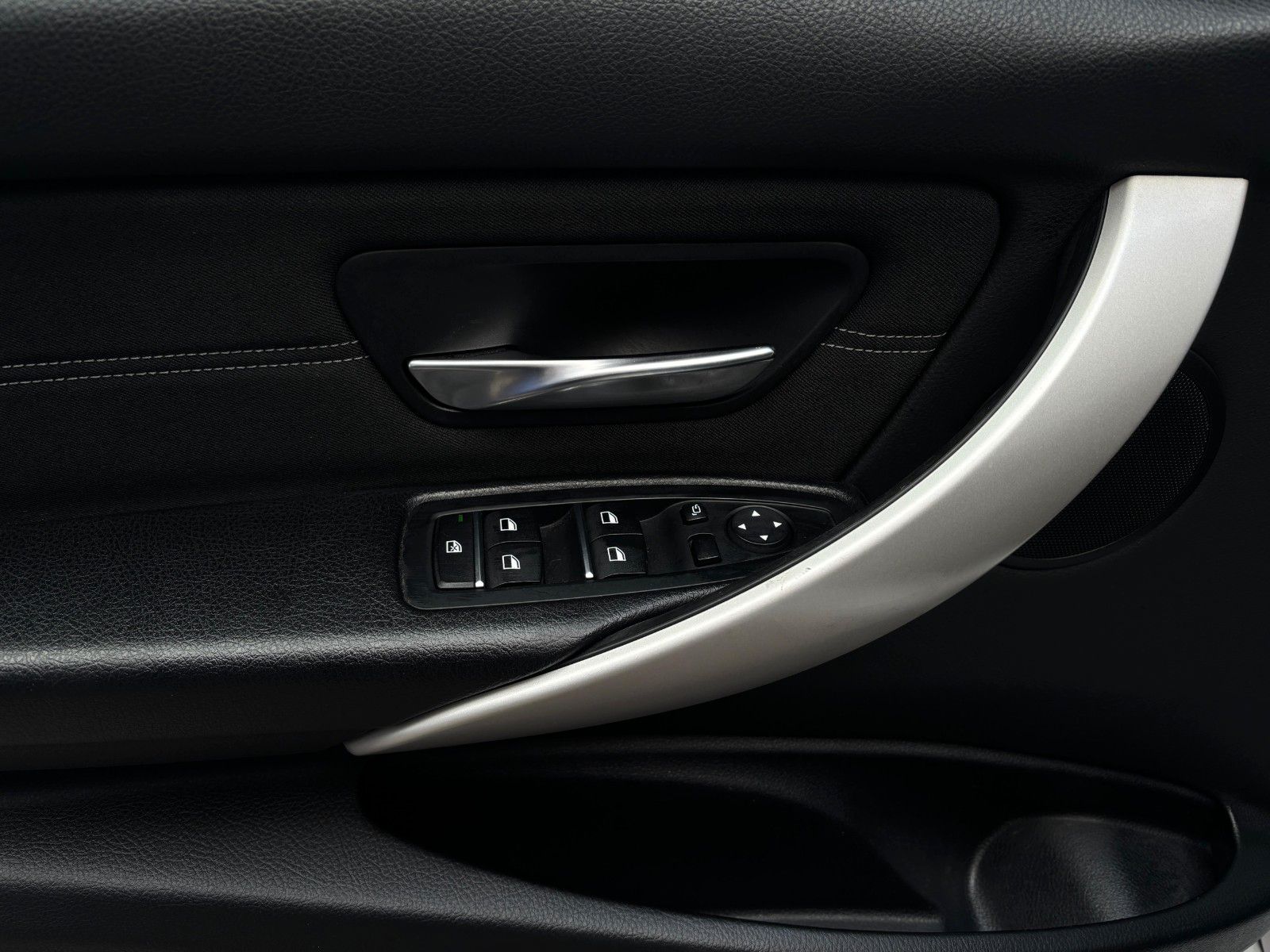 Fahrzeugabbildung BMW 320 3 Touring 320 d Advantage