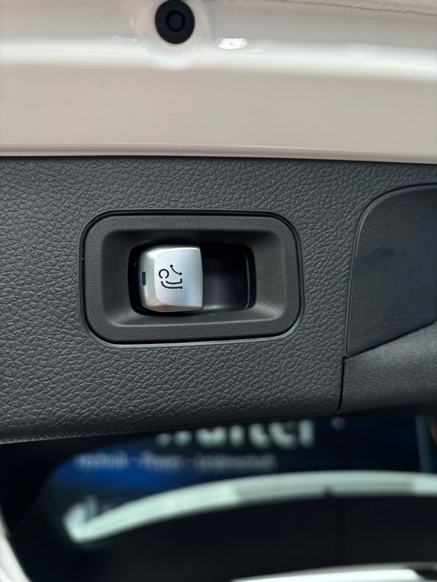 Fahrzeugabbildung Mercedes-Benz GLC 300  e 4Matic,AHK schwenkbar