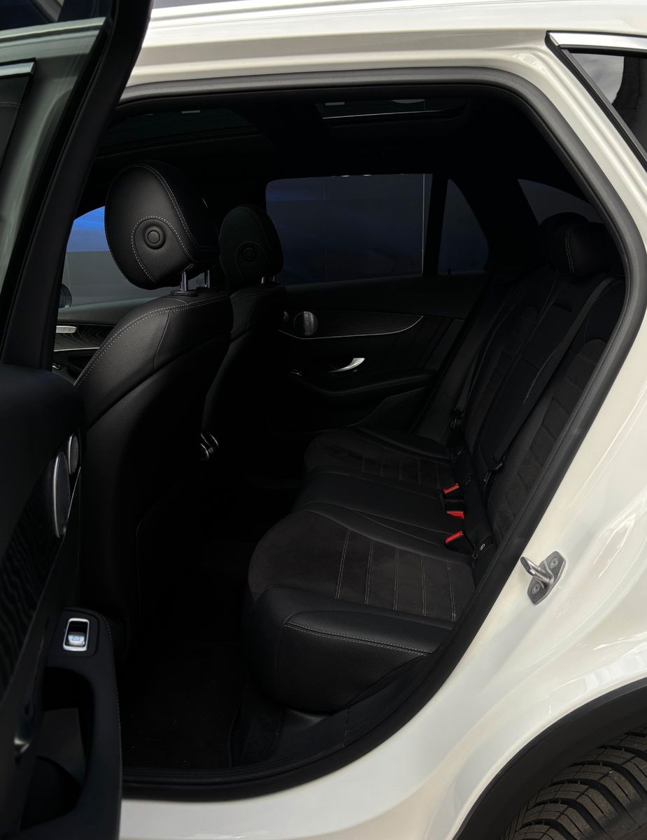 Fahrzeugabbildung Mercedes-Benz GLC 300  e 4Matic,AHK schwenkbar