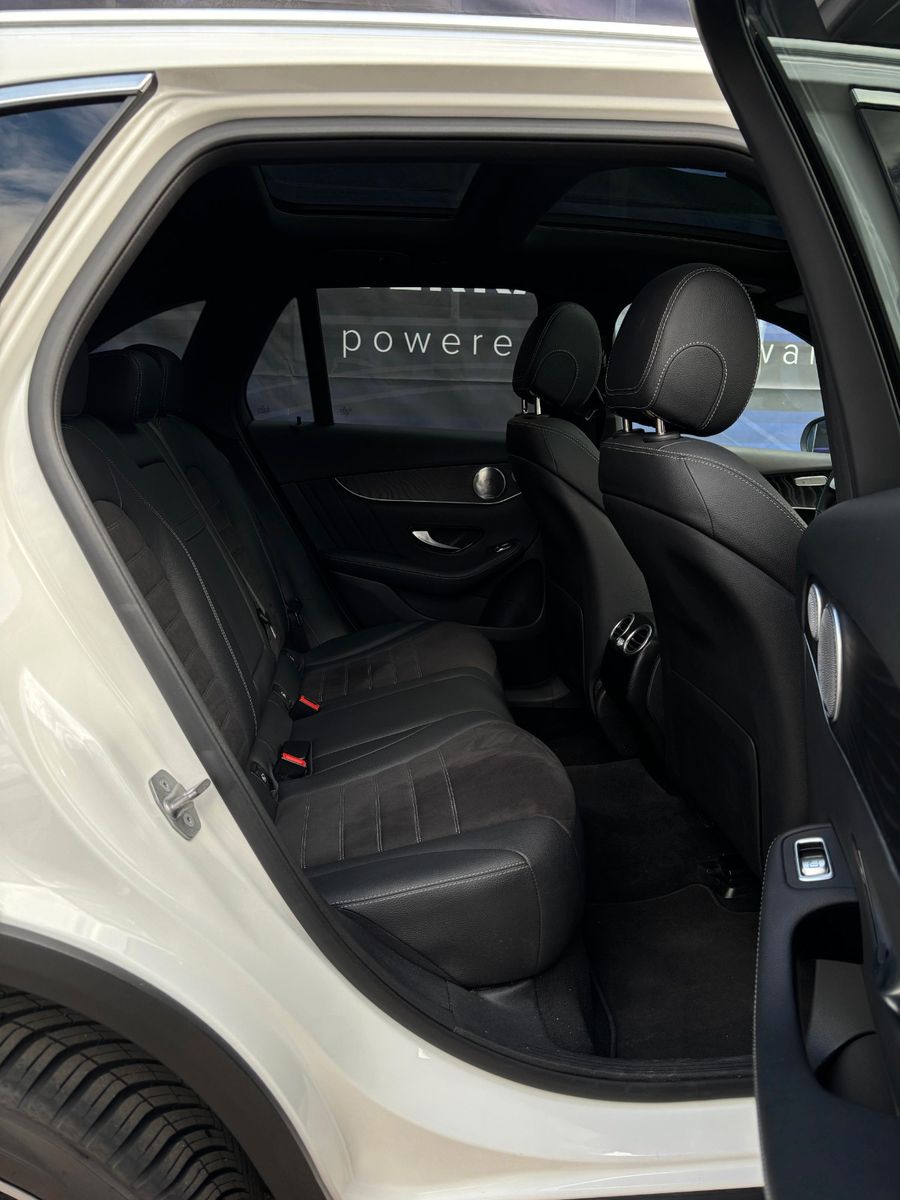 Fahrzeugabbildung Mercedes-Benz GLC 300  e 4Matic,AHK schwenkbar