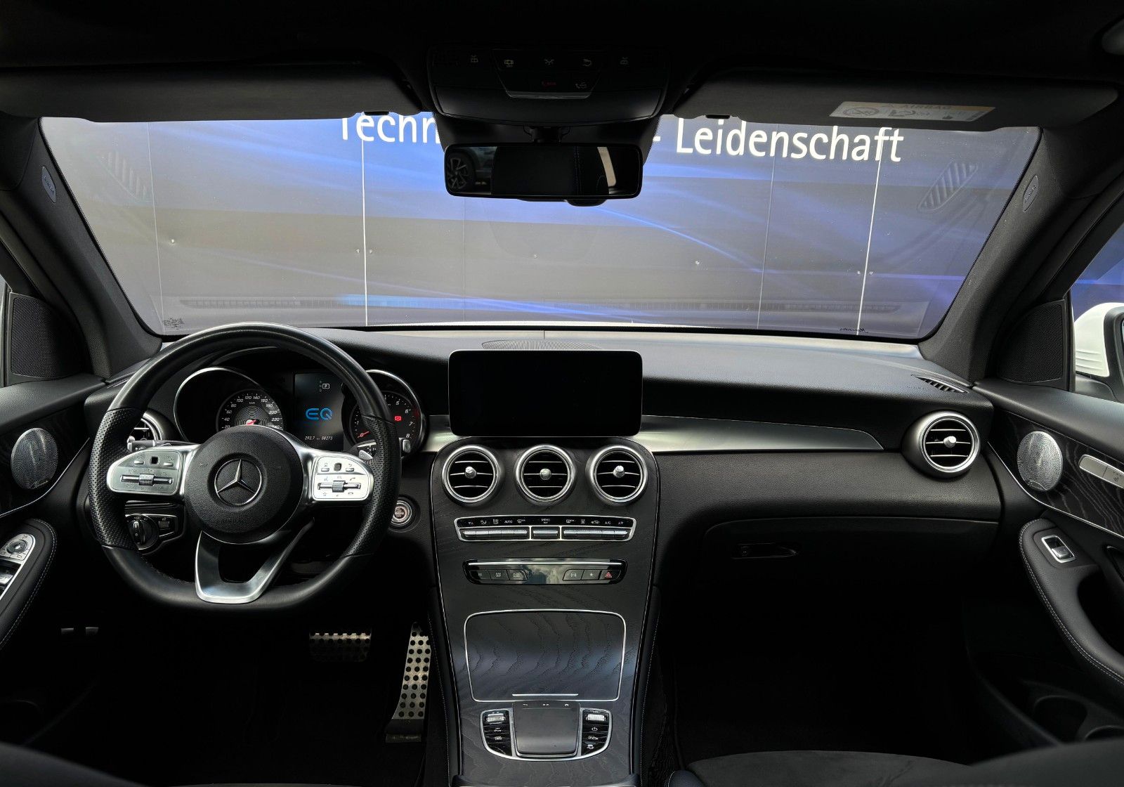 Fahrzeugabbildung Mercedes-Benz GLC 300  e 4Matic,AHK schwenkbar