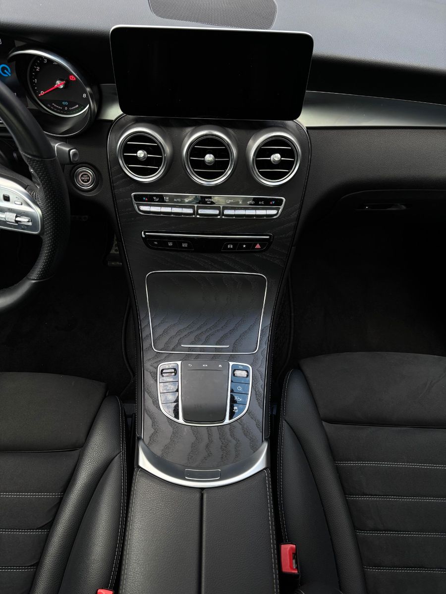 Fahrzeugabbildung Mercedes-Benz GLC 300  e 4Matic,AHK schwenkbar