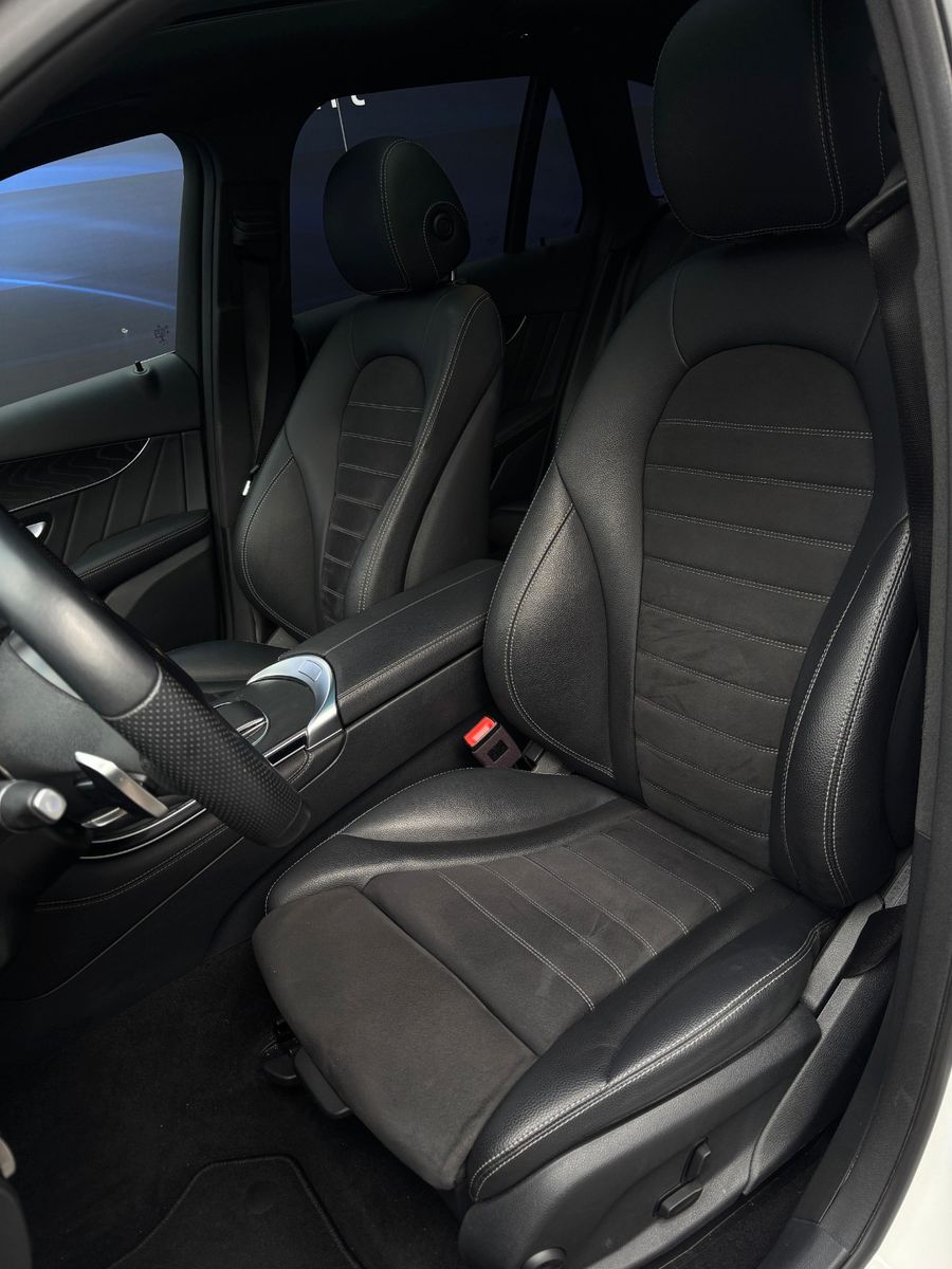 Fahrzeugabbildung Mercedes-Benz GLC 300  e 4Matic,AHK schwenkbar