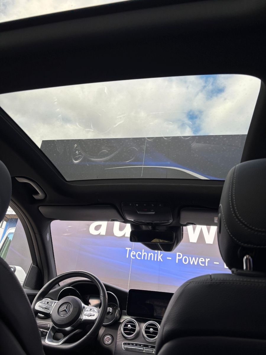 Fahrzeugabbildung Mercedes-Benz GLC 300  e 4Matic,AHK schwenkbar