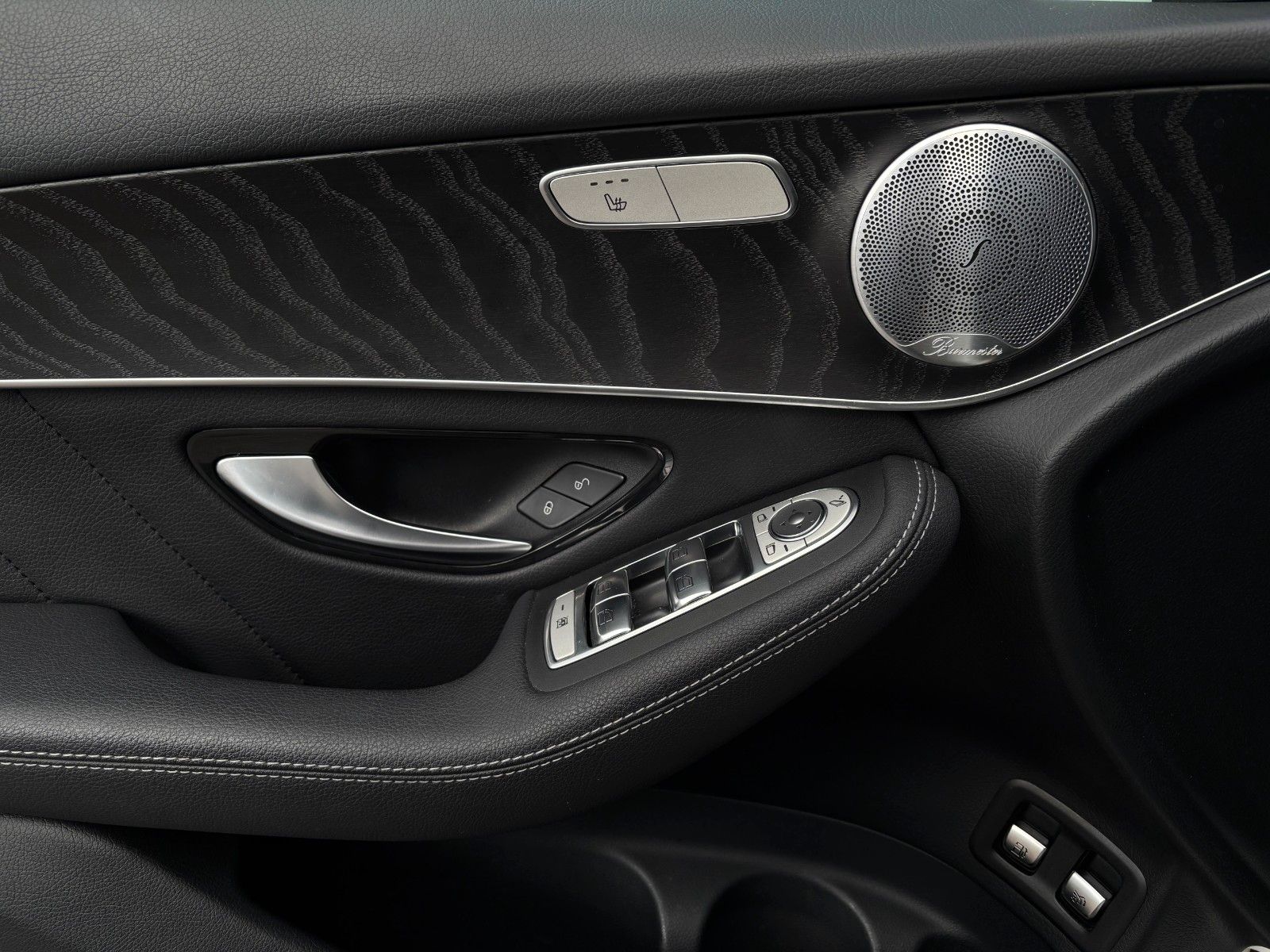 Fahrzeugabbildung Mercedes-Benz GLC 300  e 4Matic,AHK schwenkbar