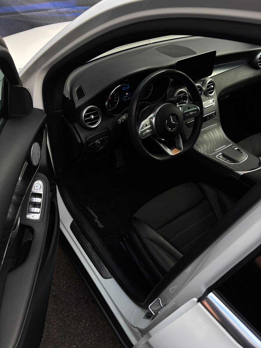 Fahrzeugabbildung Mercedes-Benz GLC 300  e 4Matic,AHK schwenkbar