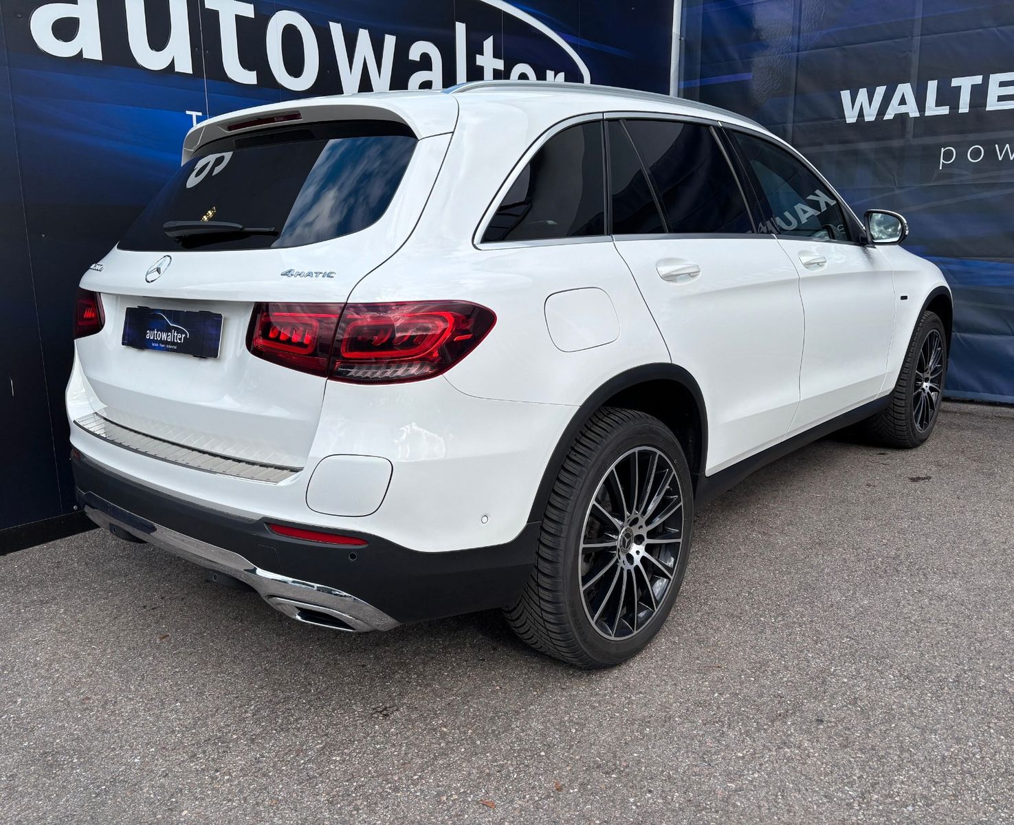 Fahrzeugabbildung Mercedes-Benz GLC 300  e 4Matic,AHK schwenkbar