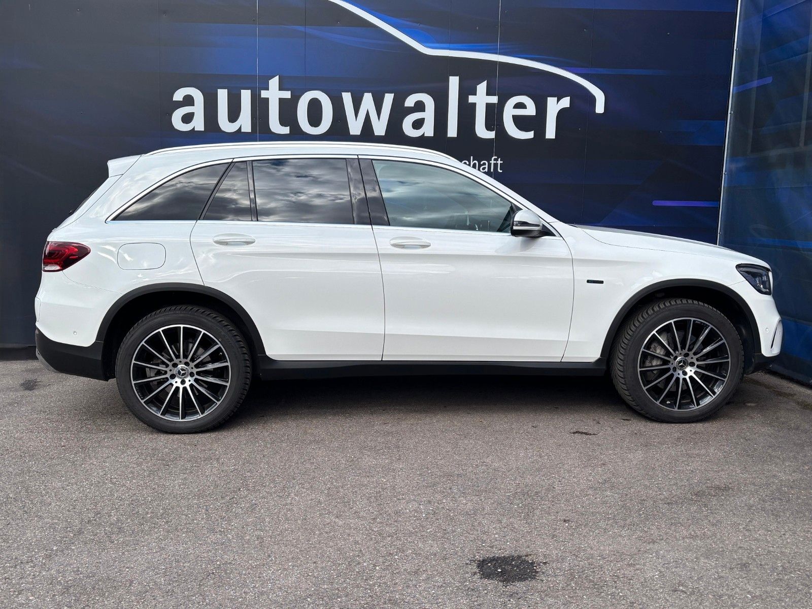 Fahrzeugabbildung Mercedes-Benz GLC 300  e 4Matic,AHK schwenkbar
