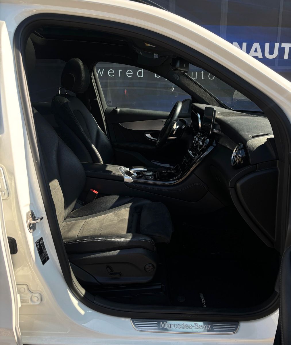 Fahrzeugabbildung Mercedes-Benz GLC 250d 4matic-AMG -Pano-AHK schwenk.-2.Hand