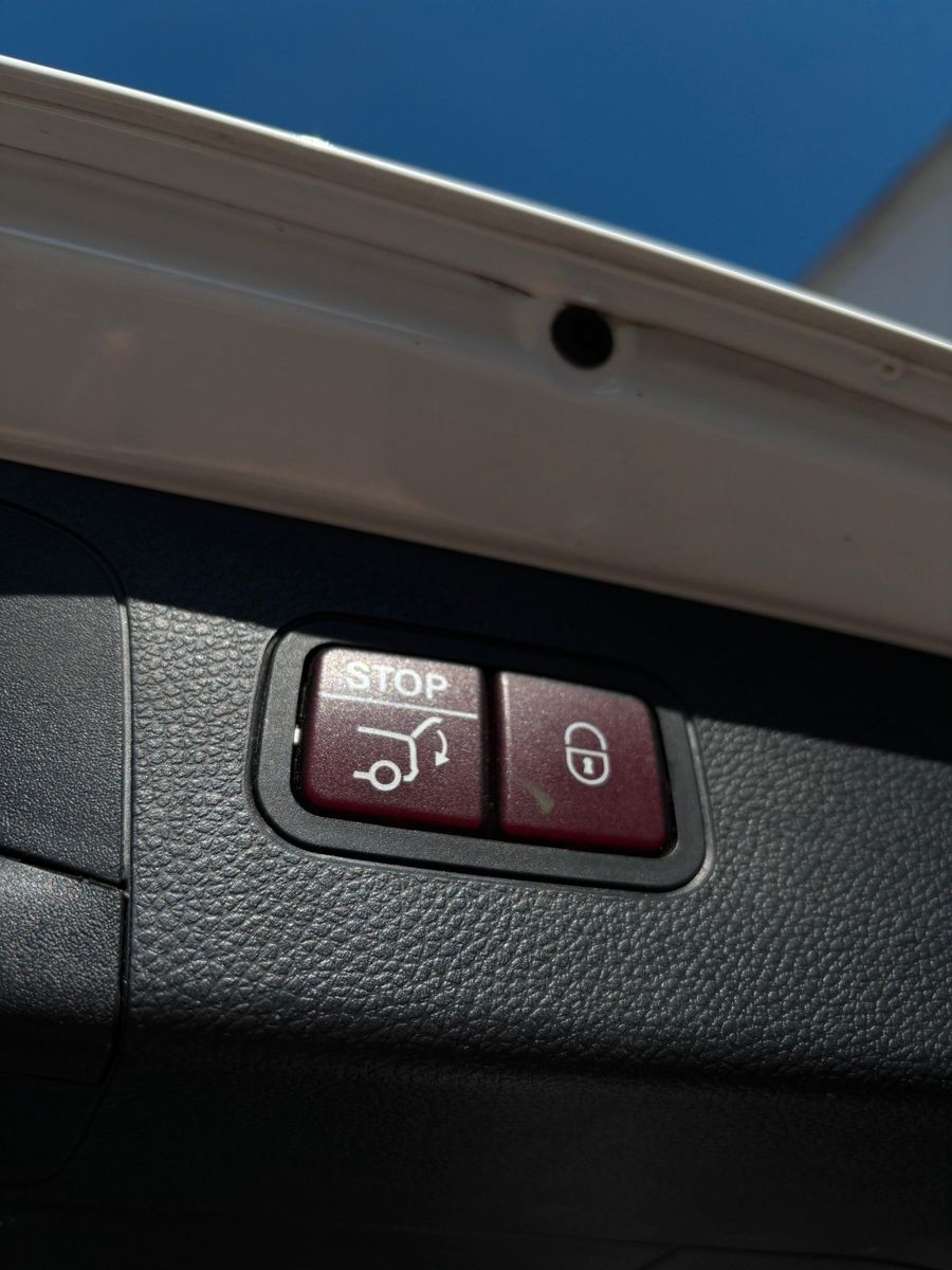 Fahrzeugabbildung Mercedes-Benz GLC 250d 4matic-AMG -Pano-AHK schwenk.-2.Hand