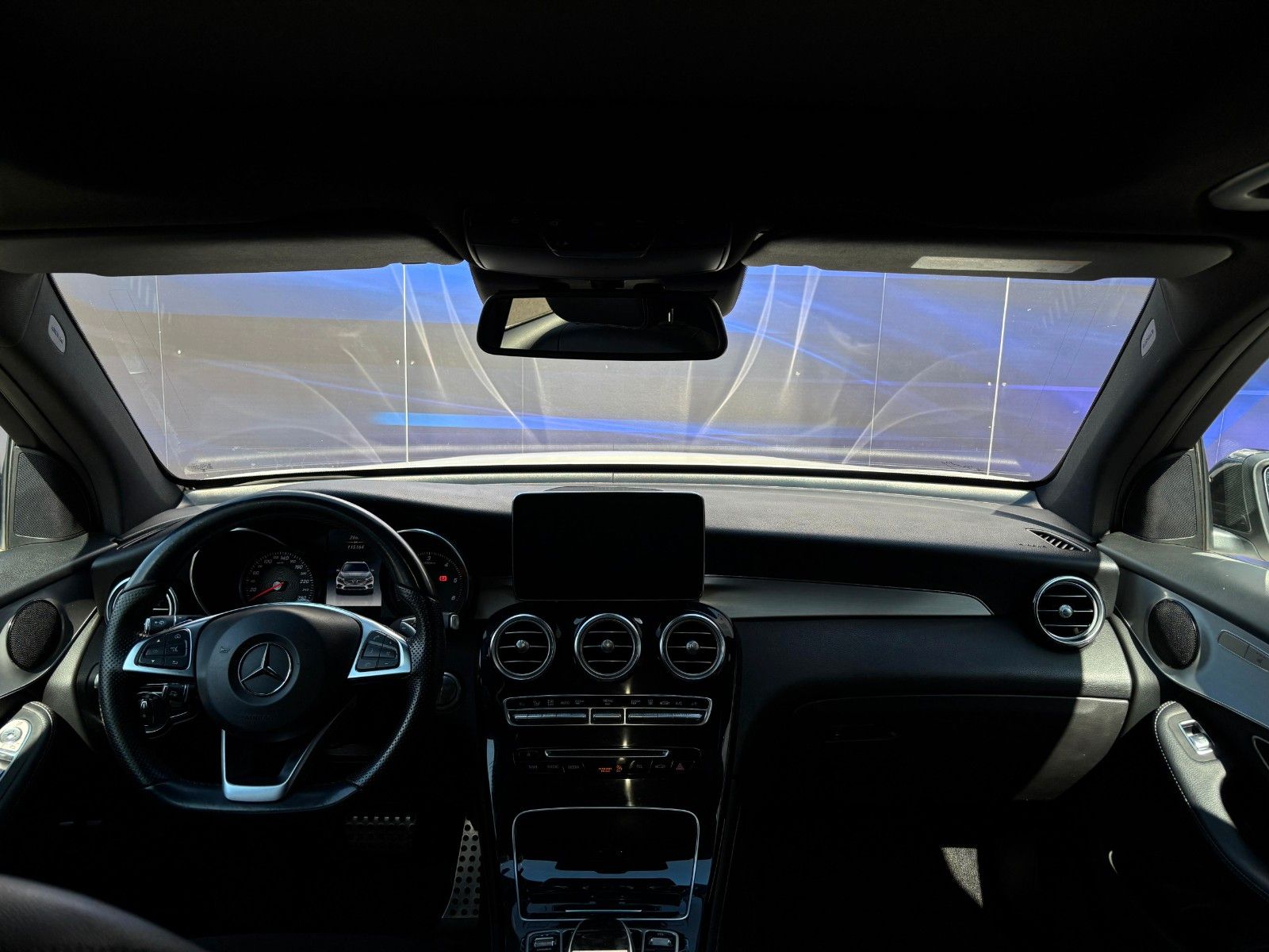 Fahrzeugabbildung Mercedes-Benz GLC 250d 4matic-AMG -Pano-AHK schwenk.-2.Hand