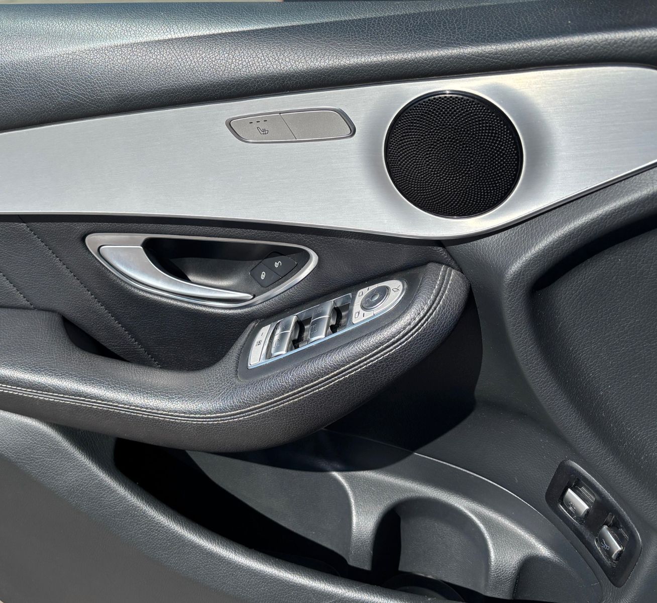 Fahrzeugabbildung Mercedes-Benz GLC 250d 4matic-AMG -Pano-AHK schwenk.-2.Hand