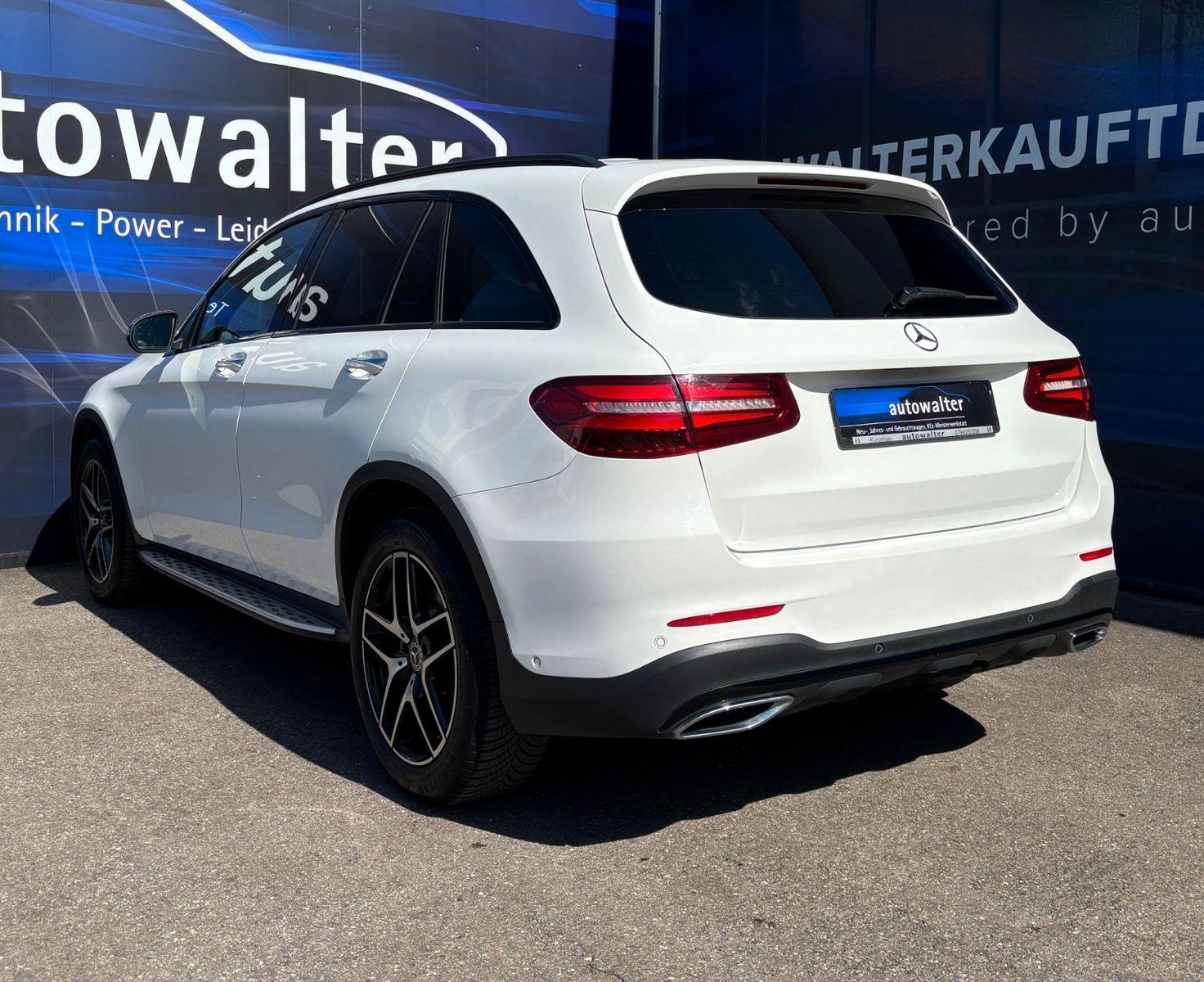 Fahrzeugabbildung Mercedes-Benz GLC 250d 4matic-AMG -Pano-AHK schwenk.-2.Hand