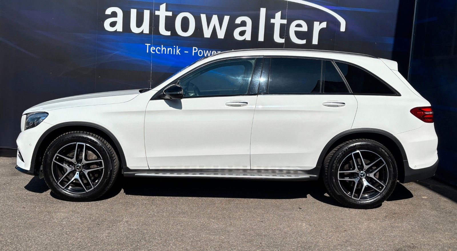 Fahrzeugabbildung Mercedes-Benz GLC 250d 4matic-AMG -Pano-AHK schwenk.-2.Hand