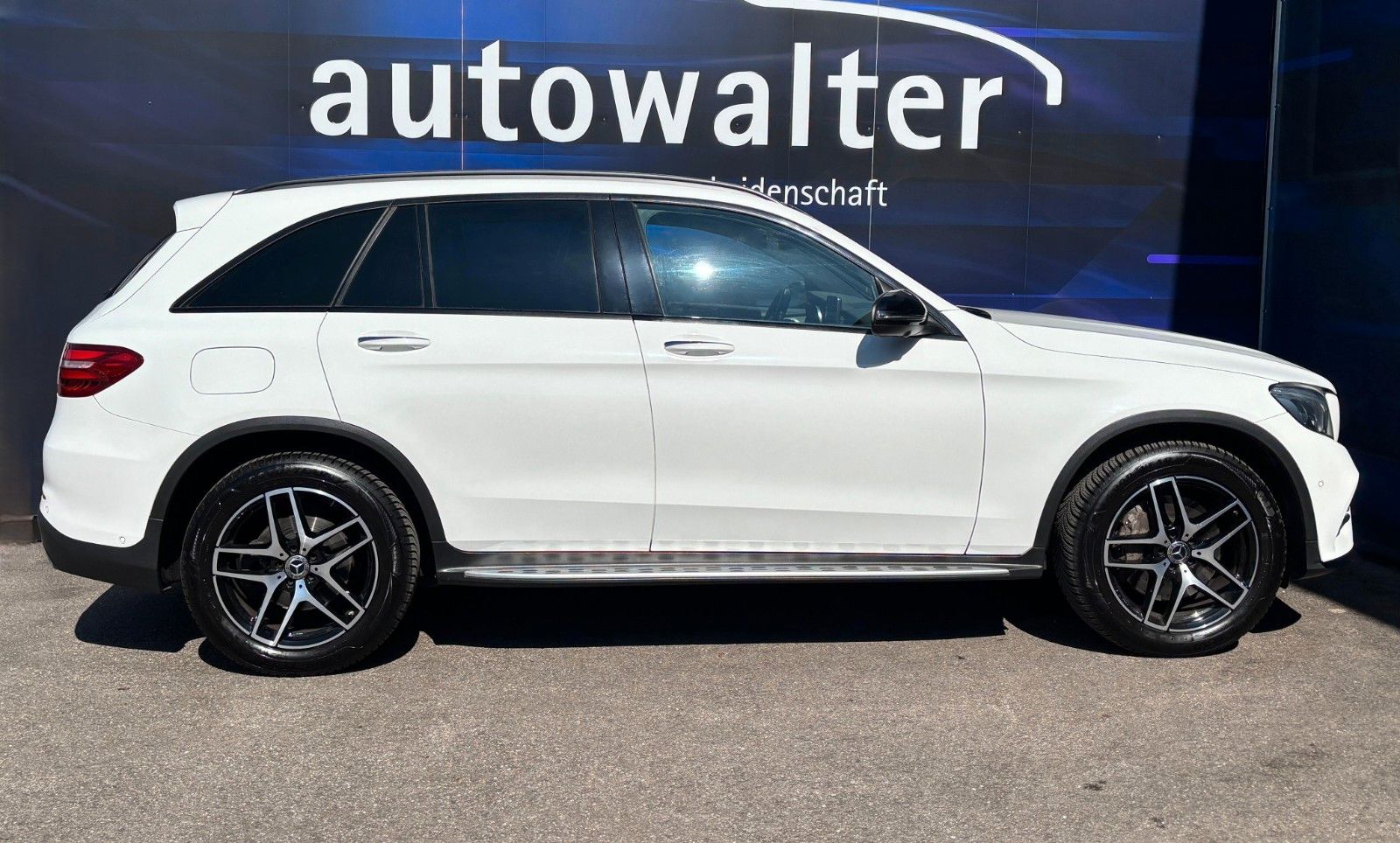 Fahrzeugabbildung Mercedes-Benz GLC 250d 4matic-AMG -Pano-AHK schwenk.-2.Hand
