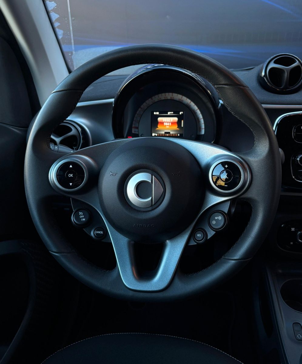 Fahrzeugabbildung Smart ForTwo fortwo coupe-1.Hand-Pano-Sitzheizung
