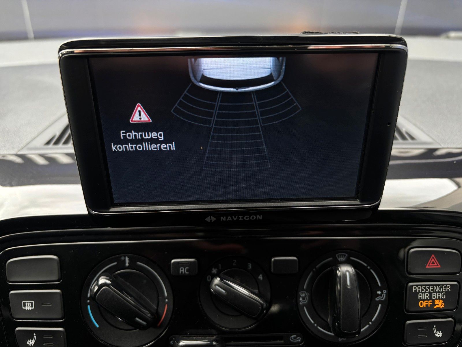 Fahrzeugabbildung Volkswagen up!-Pano-Navi-Service neu-HU/AU neu