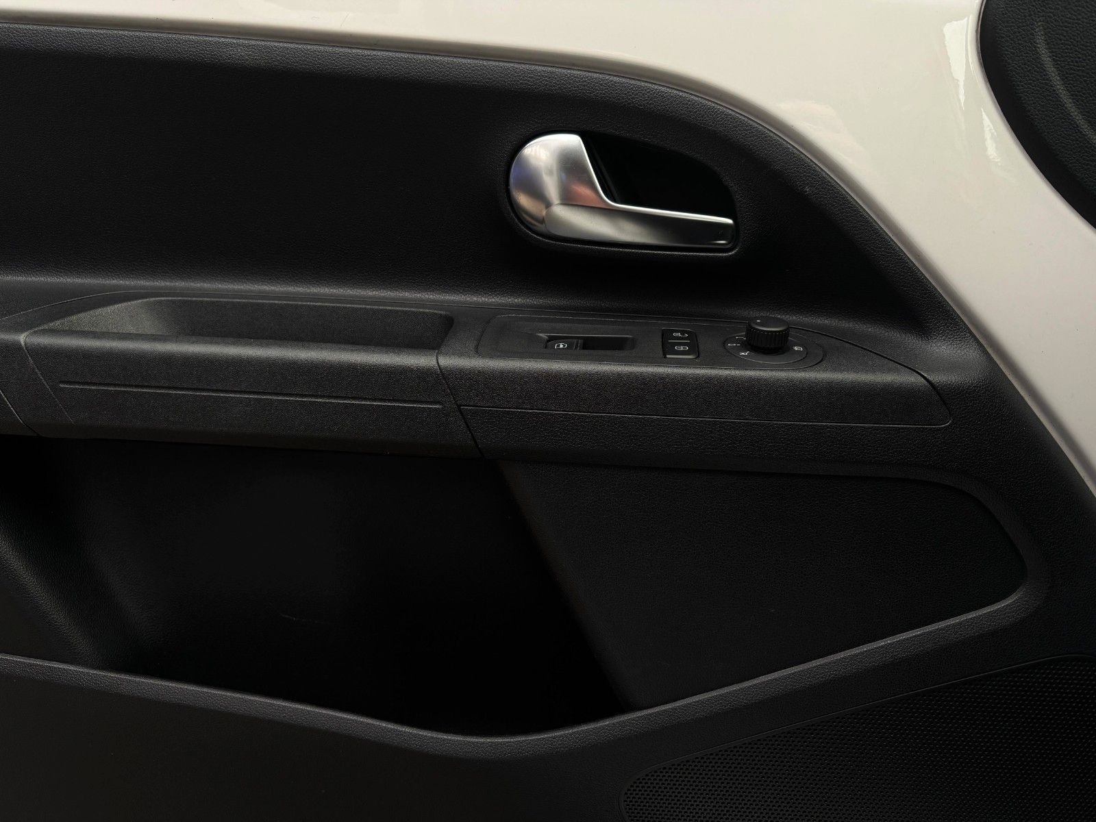 Fahrzeugabbildung Volkswagen up!-Pano-Navi-Service neu-HU/AU neu