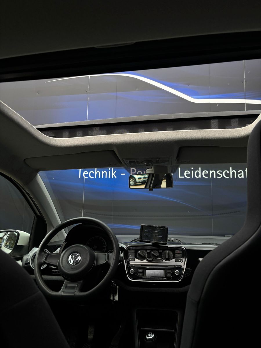 Fahrzeugabbildung Volkswagen up!-Pano-Navi-Service neu-HU/AU neu