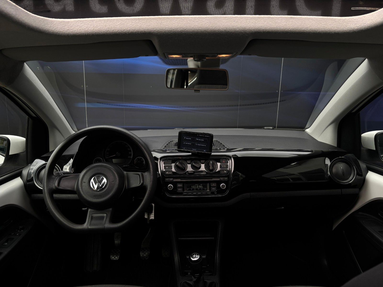 Fahrzeugabbildung Volkswagen up!-Pano-Navi-Service neu-HU/AU neu