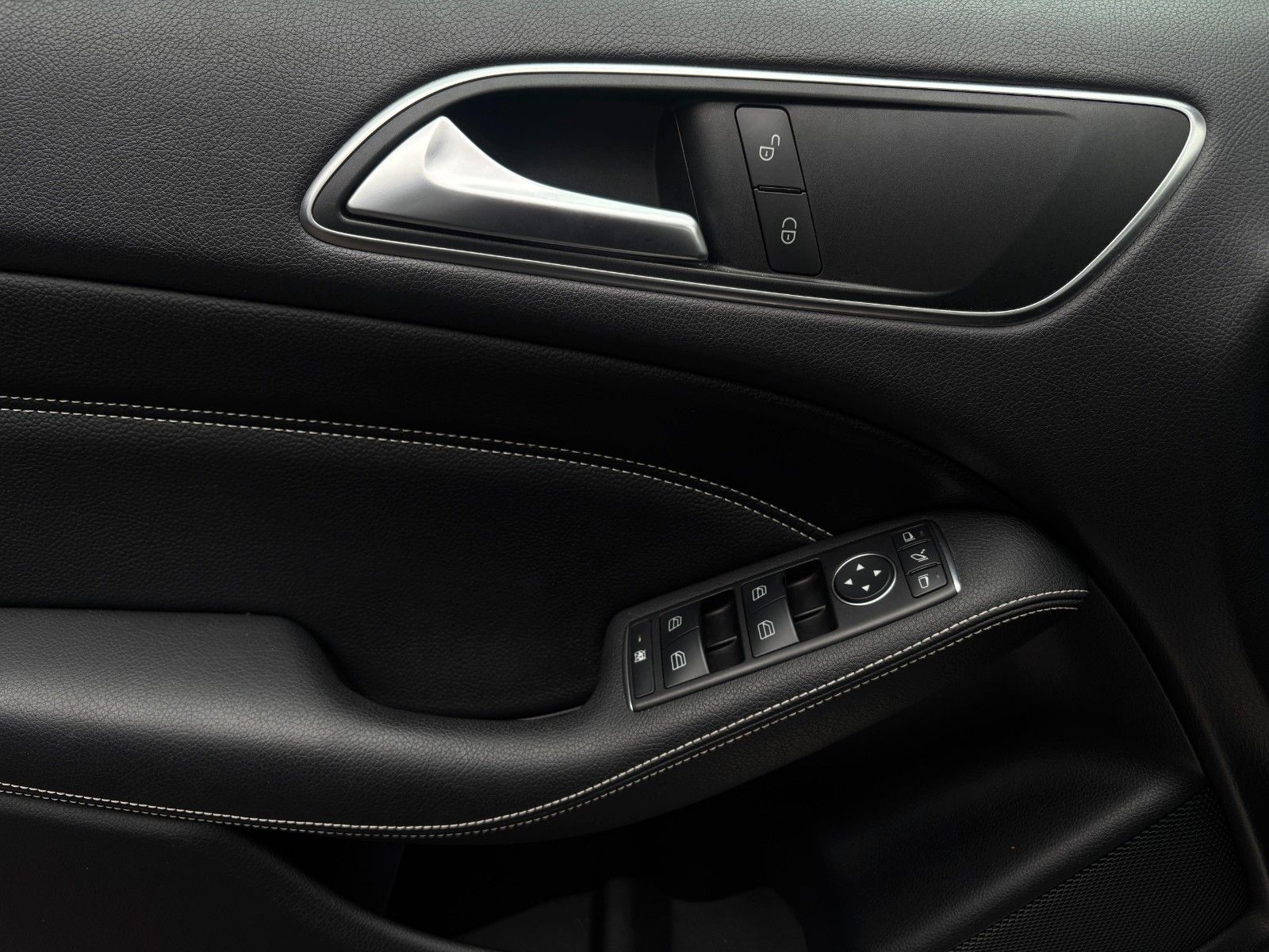 Fahrzeugabbildung Mercedes-Benz B 200 -LED-Service neu-PDC vo+hi