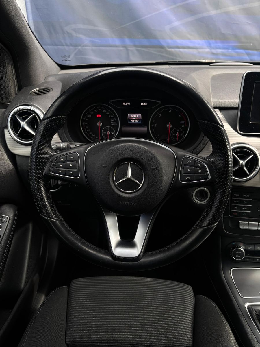 Fahrzeugabbildung Mercedes-Benz B 180D