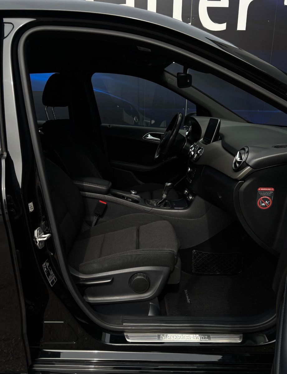 Fahrzeugabbildung Mercedes-Benz B 180D