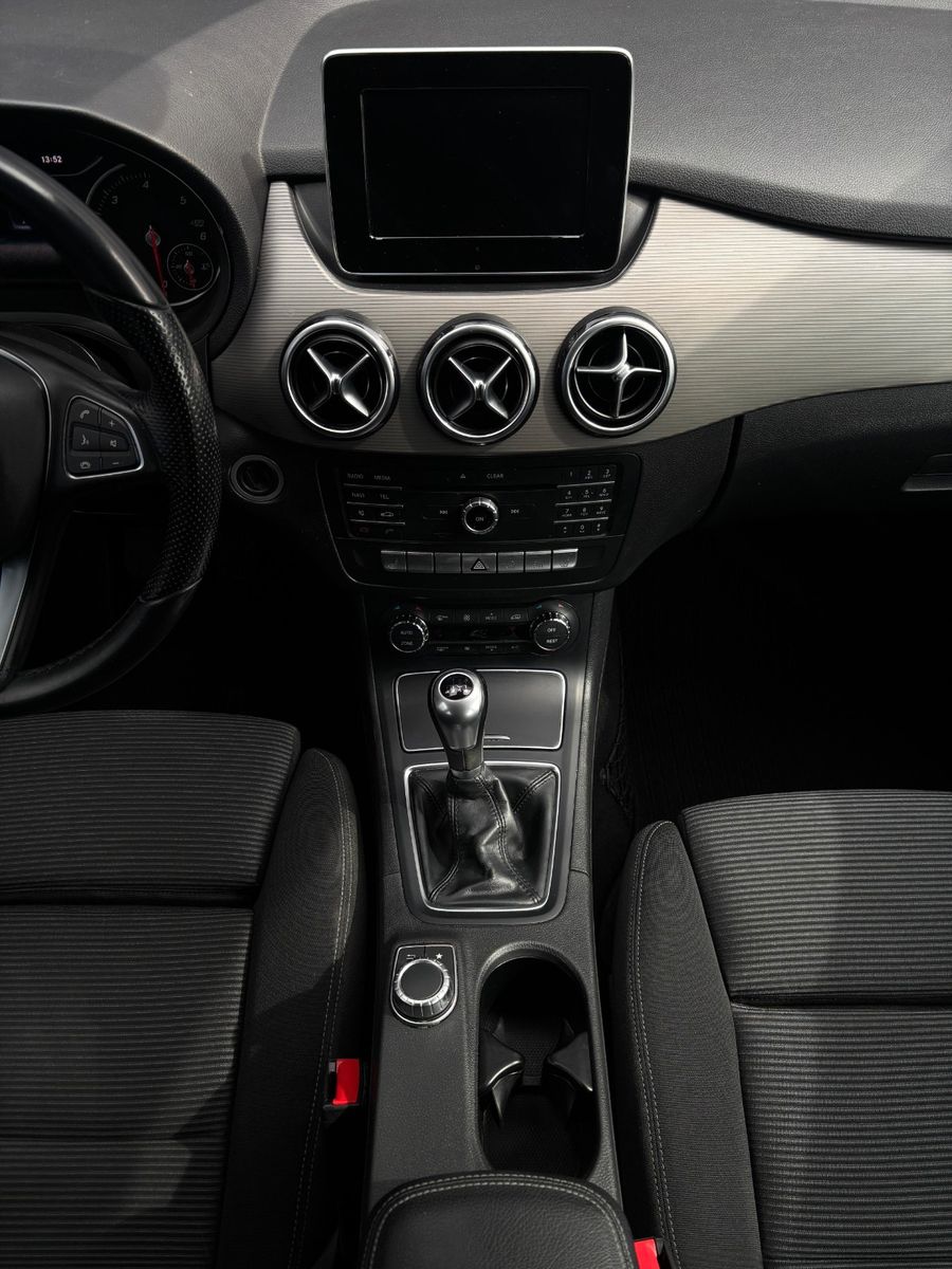 Fahrzeugabbildung Mercedes-Benz B 180D