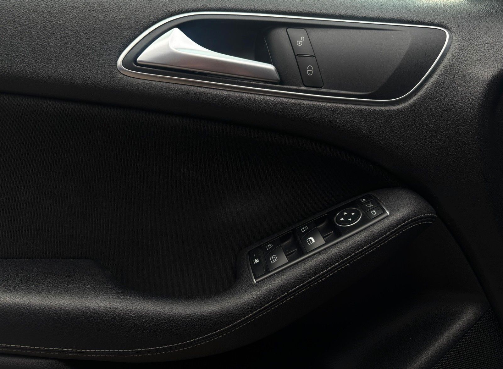 Fahrzeugabbildung Mercedes-Benz B 180D