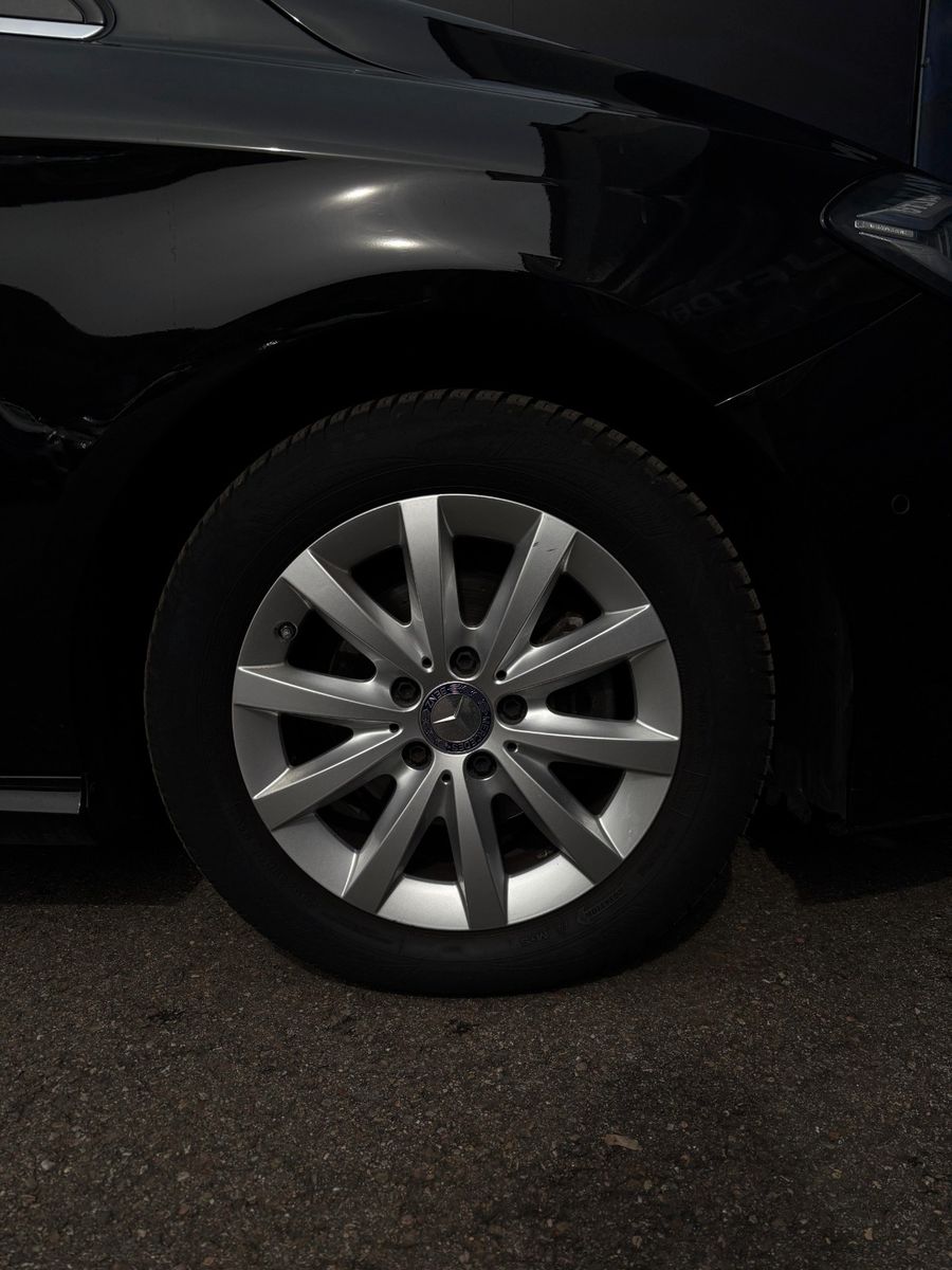 Fahrzeugabbildung Mercedes-Benz B 180D