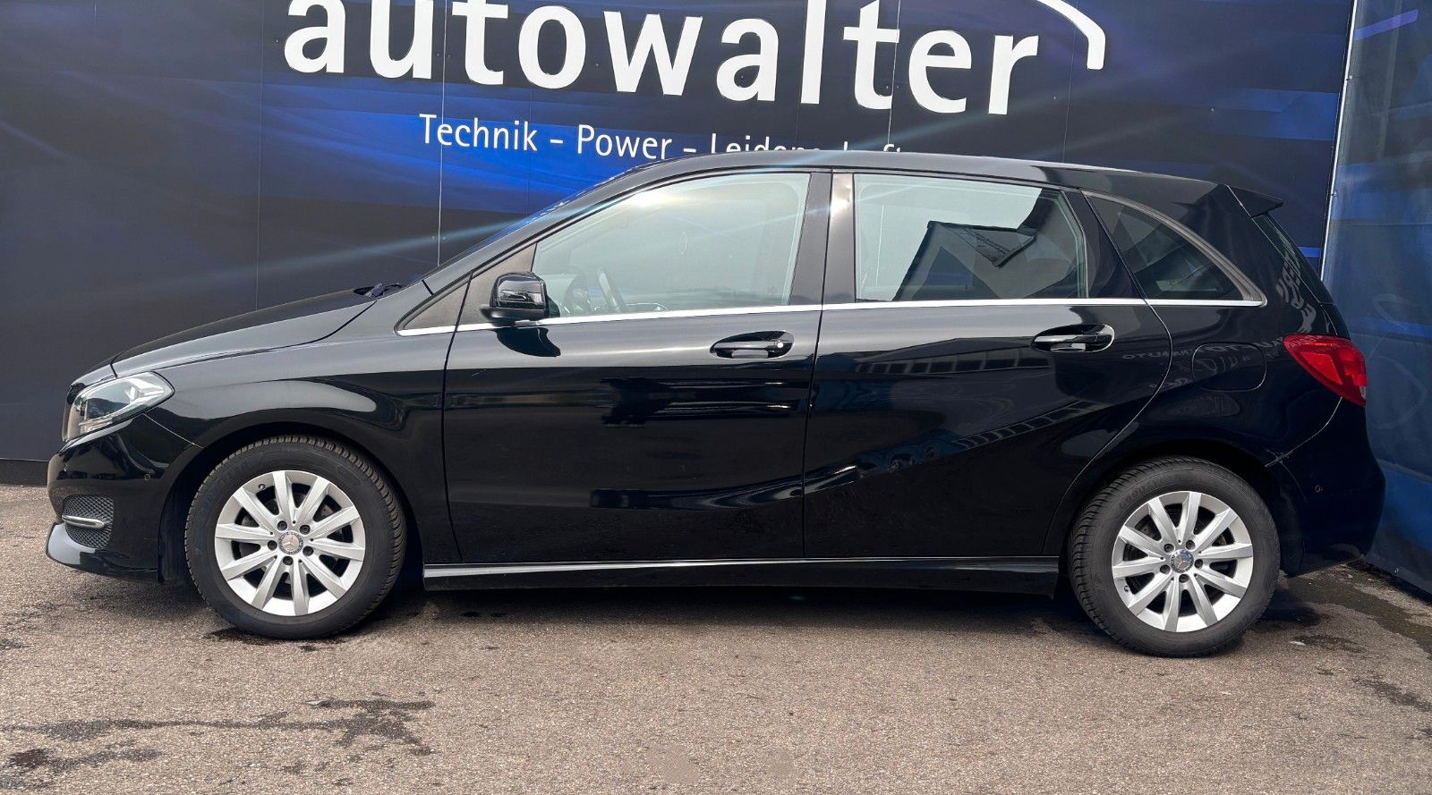 Fahrzeugabbildung Mercedes-Benz B 180D