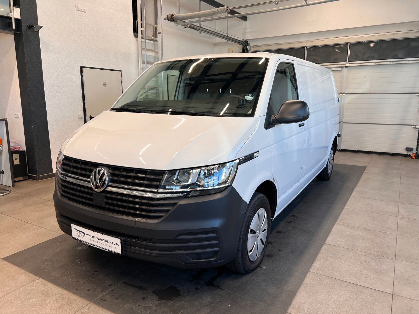 Fahrzeugabbildung Volkswagen T6.1 Transporter Kasten lang FWD