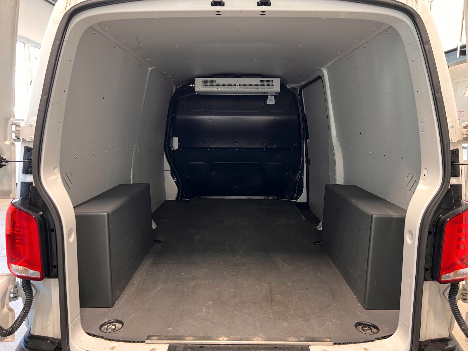 Fahrzeugabbildung Volkswagen T6.1 Transporter Kasten lang FWD