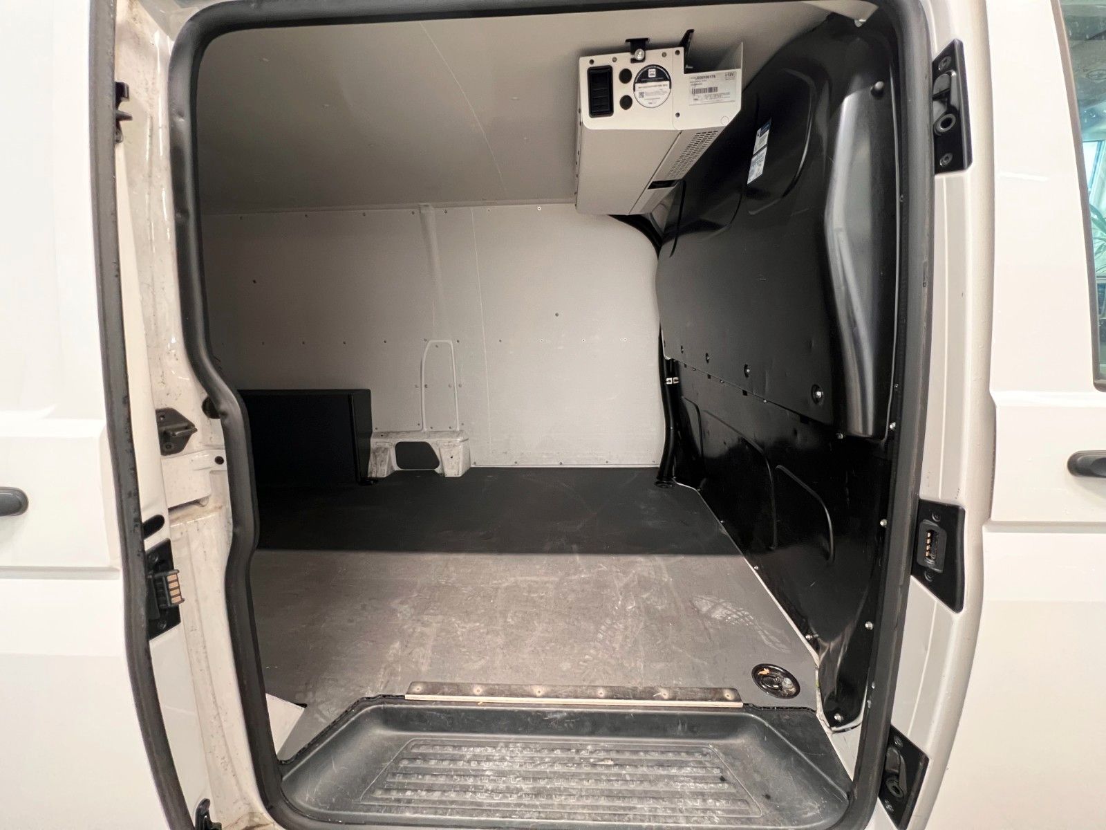 Fahrzeugabbildung Volkswagen T6.1 Transporter Kasten lang FWD