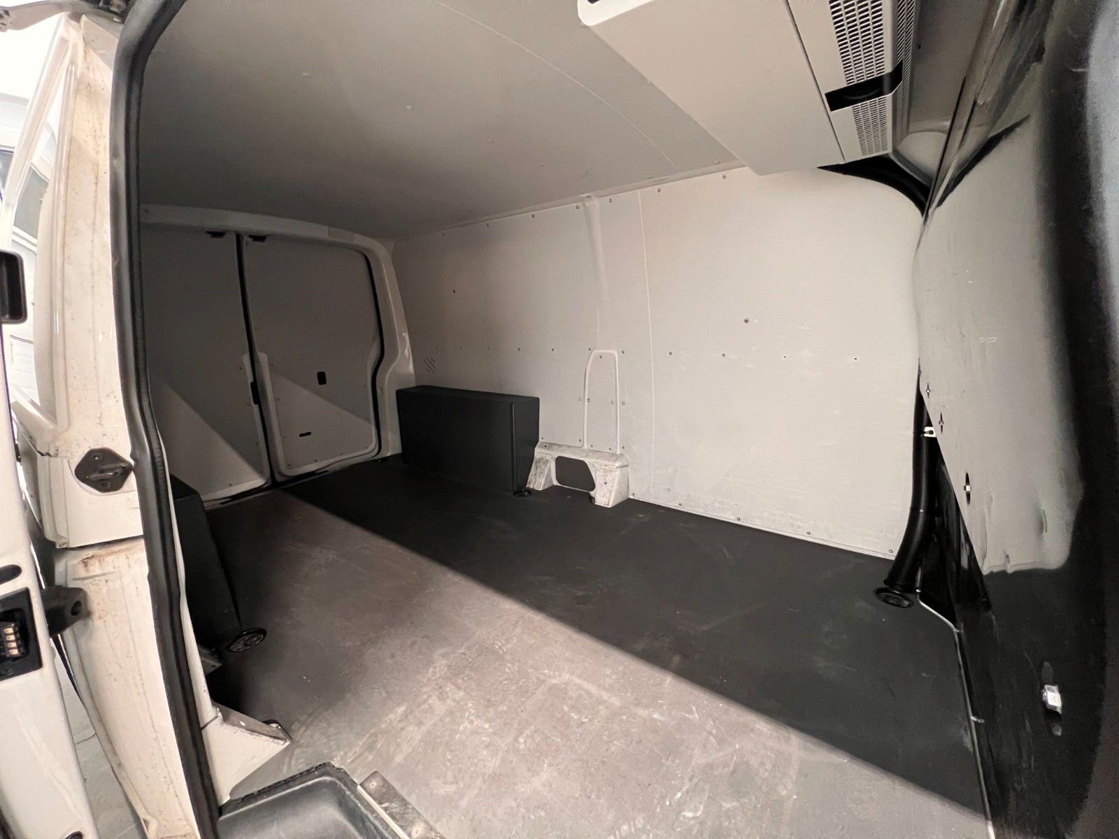 Fahrzeugabbildung Volkswagen T6.1 Transporter Kasten lang FWD