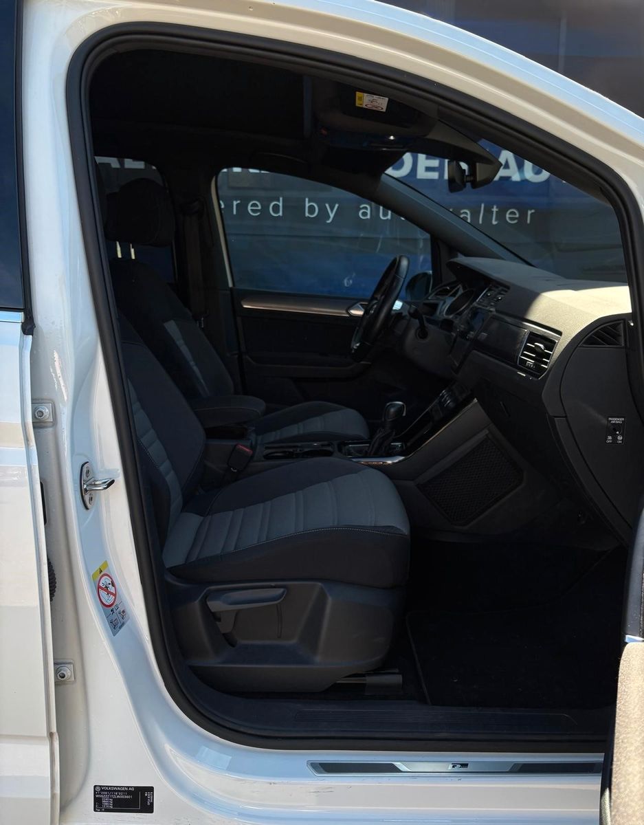Fahrzeugabbildung Volkswagen Touran Highline R-Line ,Panodach,7 Sitzer