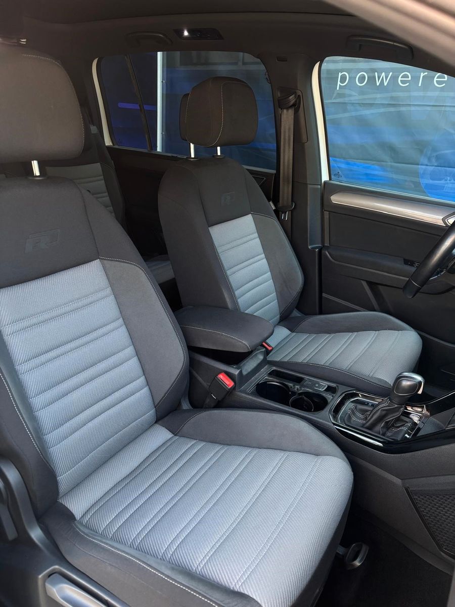 Fahrzeugabbildung Volkswagen Touran Highline R-Line ,Panodach,7 Sitzer