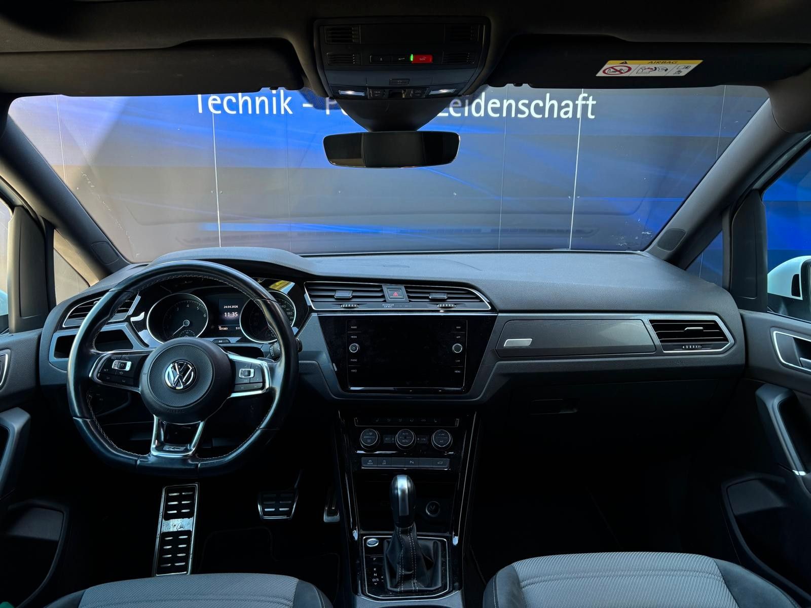 Fahrzeugabbildung Volkswagen Touran Highline R-Line ,Panodach,7 Sitzer