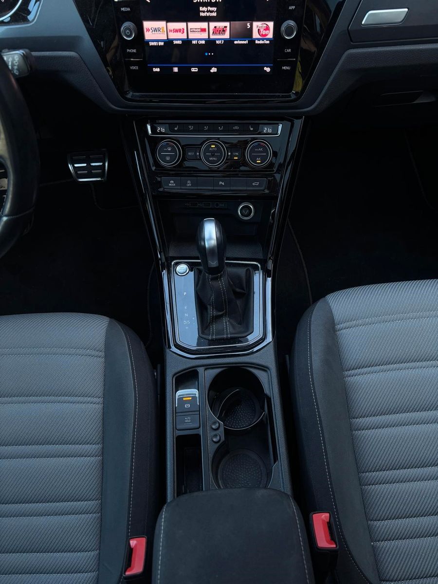 Fahrzeugabbildung Volkswagen Touran Highline R-Line ,Panodach,7 Sitzer