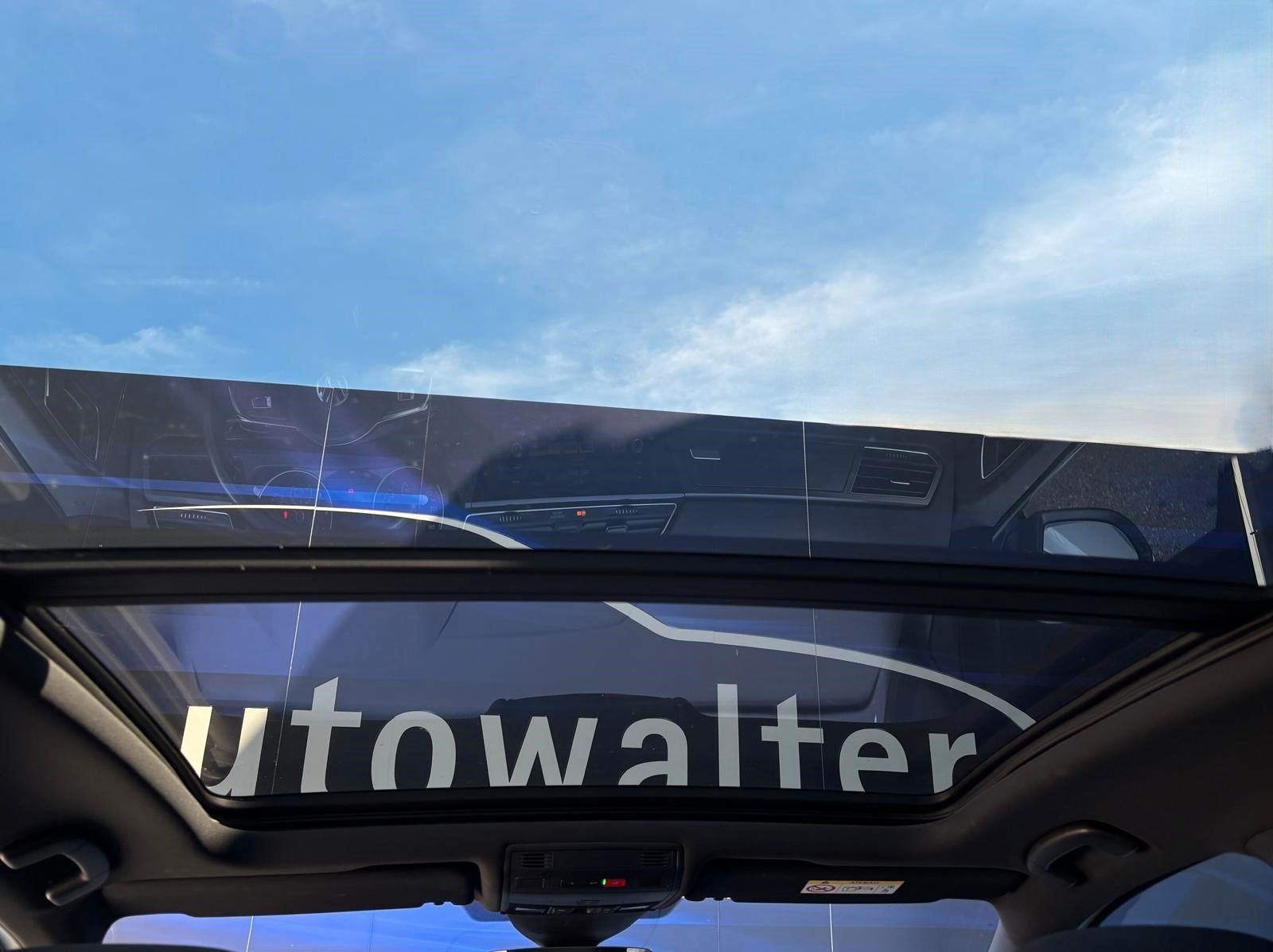 Fahrzeugabbildung Volkswagen Touran Highline R-Line ,Panodach,7 Sitzer