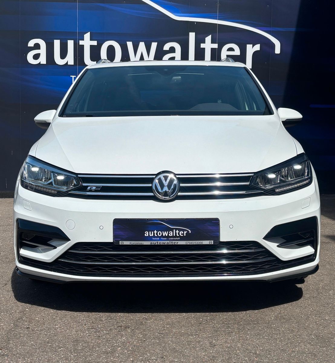 Fahrzeugabbildung Volkswagen Touran Highline R-Line ,Panodach,7 Sitzer