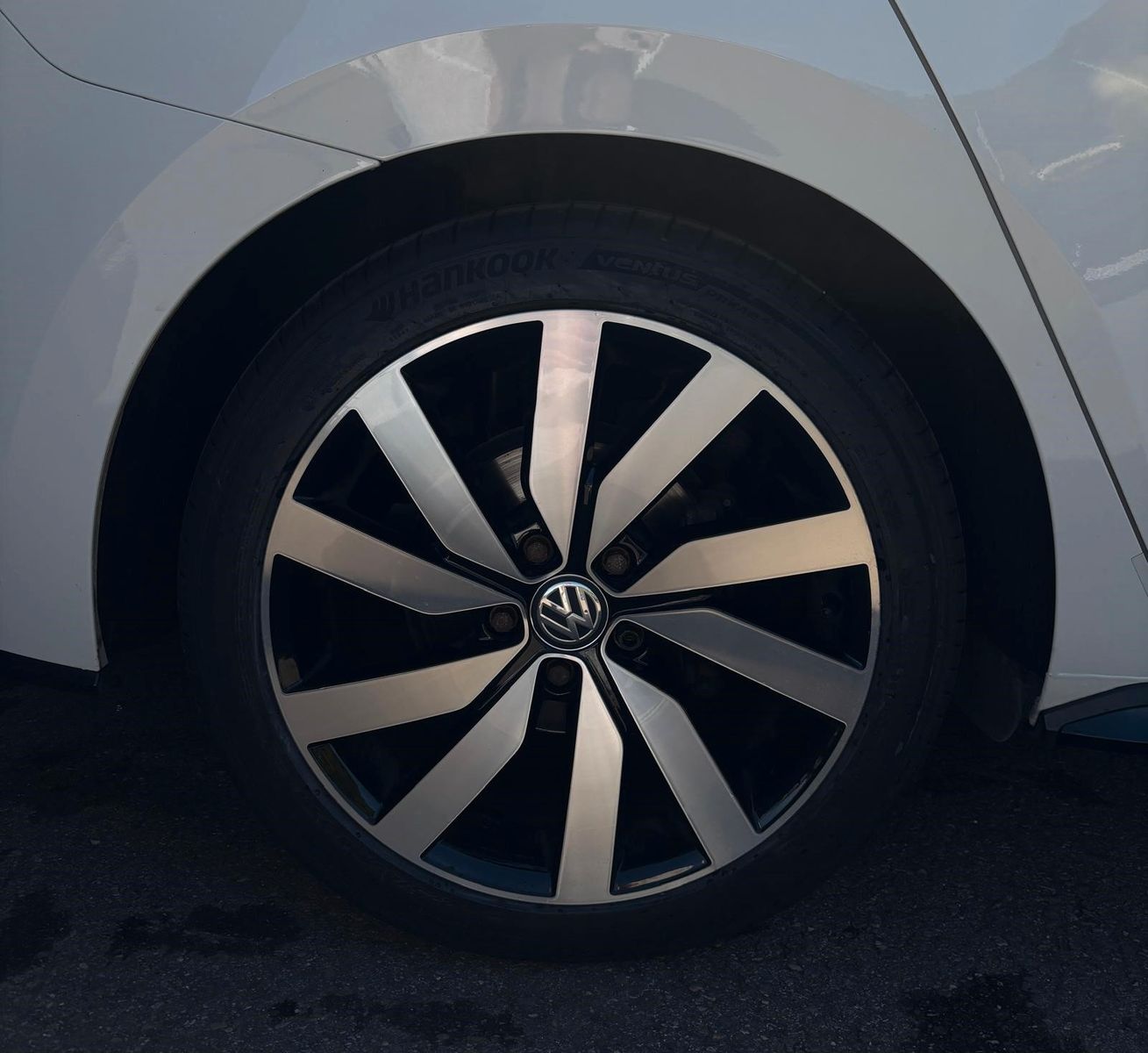 Fahrzeugabbildung Volkswagen Touran Highline R-Line ,Panodach,7 Sitzer