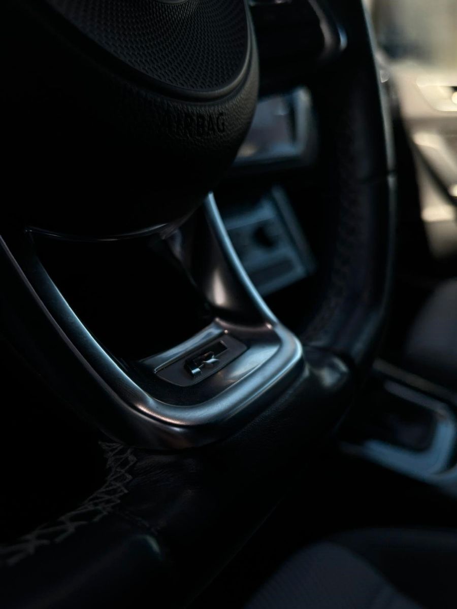 Fahrzeugabbildung Volkswagen Touran Highline R-Line ,Panodach,7 Sitzer