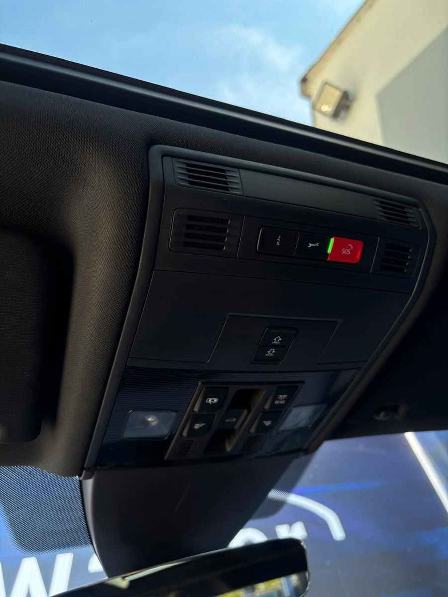 Fahrzeugabbildung Volkswagen Touran Highline R-Line ,Panodach,7 Sitzer